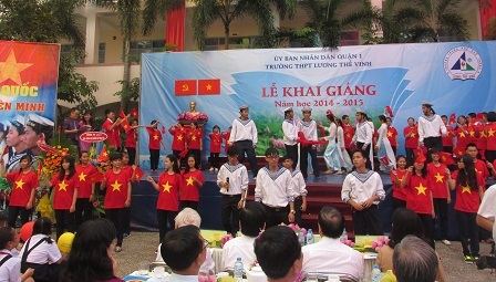 Xúc động lễ khai giảng hướng về biển đảo - 1 Xúc động lễ khai giảng hướng về biển đảo