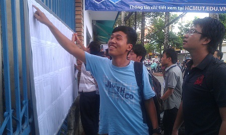 Hàng trăm thí sinh từ rớt thành đậu sau khi chấm phúc khảo - 2 Liệu có bao nhiêu trường hợp thí sinh vì không có điều kiện không thể xin phúc khảo bị thiệt thòi?