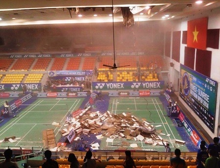 Khẩn trương làm rõ nguyên nhân sập trần treo nhà thi đấu Phan Đình Phùng