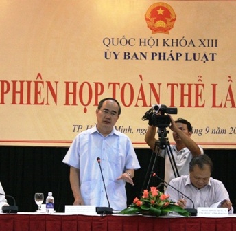 Chủ tịch UB TW MTTQ Việt Nam Nguyễn Thiện Nhân phát biểu tại phiên họp