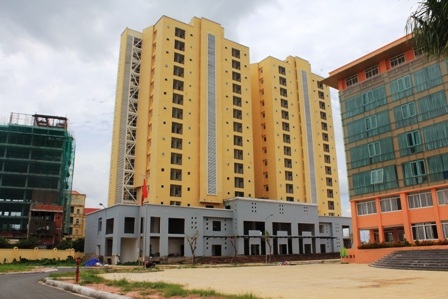 Kí túc xá “đắp chiếu”, lãng phí hàng trăm tỷ đồng - 5 Tòa nhà KTX “thi gan cùng tuế nguyệt” hơn 2 năm nay, một sự lãng phí lớn.