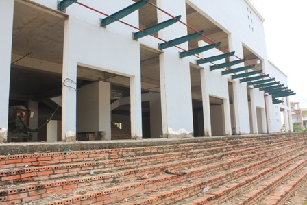 Kí túc xá “đắp chiếu”, lãng phí hàng trăm tỷ đồng - 6 Toàn bộ khu tầng trệt, tầng một trống hoác, các thiết bị, đồ đạc đã được chuyển đi