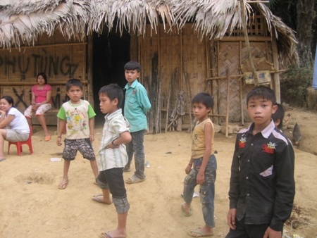 “Bản nghiện” giữa đại ngàn - 4