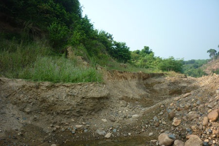 "Loạn" khai thác cát trên sông Rào Trổ - 7