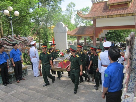 An táng hơn 60 hài cốt liệt sĩ Việt Nam hy sinh tại Lào