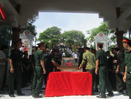 An táng hơn 60 hài cốt liệt sĩ Việt Nam hy sinh tại Lào