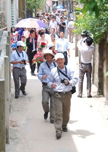 Hà Tĩnh: Mừng đám cưới bằng 4515 bức ảnh