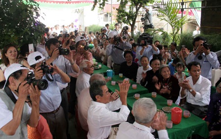 Hà Tĩnh: Mừng đám cưới bằng 4515 bức ảnh