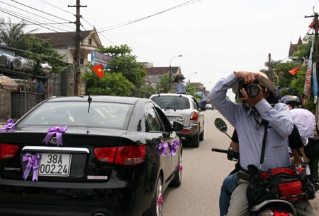 Hà Tĩnh: Mừng đám cưới bằng 4515 bức ảnh