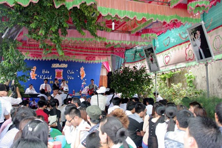 Hà Tĩnh: Mừng đám cưới bằng 4515 bức ảnh