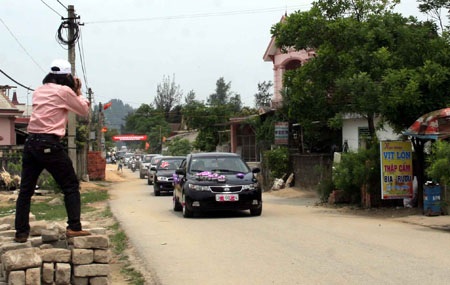 Hà Tĩnh: Mừng đám cưới bằng 4515 bức ảnh