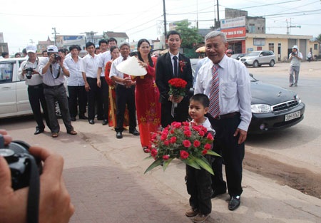 Hà Tĩnh: Mừng đám cưới bằng 4515 bức ảnh