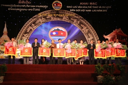 Ông Hồ Anh Tuấn, Thứ trưởng Bộ VHTT&DL Việt Nam trân trọng khai mạc đêm giao lưu