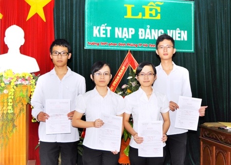 Chị em song sinh cùng đỗ ĐH, cùng vào Đảng - 1 Chị em song sinh cùng đỗ ĐH, cùng vào Đảng