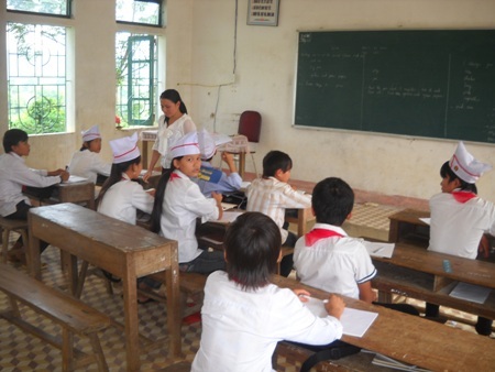 Lớp học đông nhất ở Trường THCS Quang Điền  cũng chỉ có... 9 em học sinh