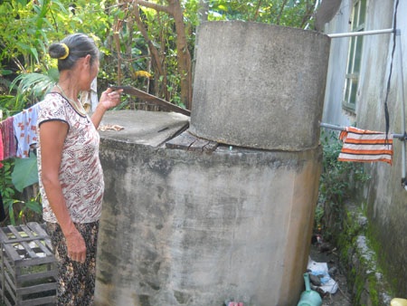 Hầu như nhà nào cũng làm 3 - 4 bể đựng nước mưa