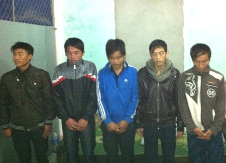 Các đối tượng cướp bị bắt giữ tại cơ quan Công an huyện (ảnh Công an cung cấp)