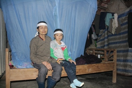 Thiếu bàn tay chăm sóc của bố mẹ, hiện nay cháu Như đang chịu cảnh gầy yếu, xanh xao