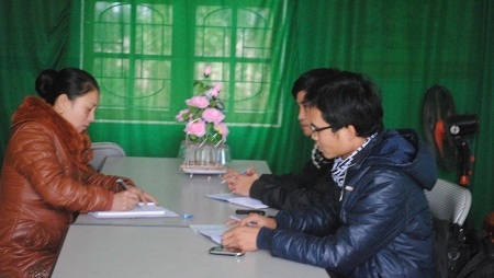 Dân trí làm việc với Trạm trưởng Trạm y tế xã Hương Đô