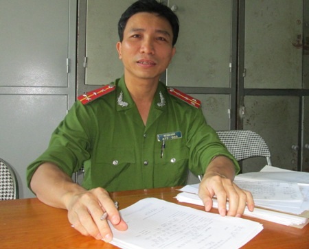Khởi tố nhóm đối tượng bắt cóc, đánh đập thiếu nữ đến ngất xỉu - 1 Ông Lê Quang Sáng, Phó đội Trưởng đội điều tra - Công an huyện Kỳ Anh, trao đổi với