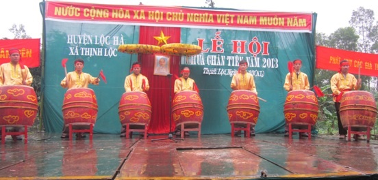 Màn trống biểu diễn mở màn khai hội