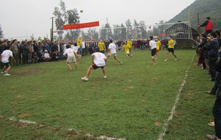 Đi cà kheo cũng được tổ chức tại lễ hội