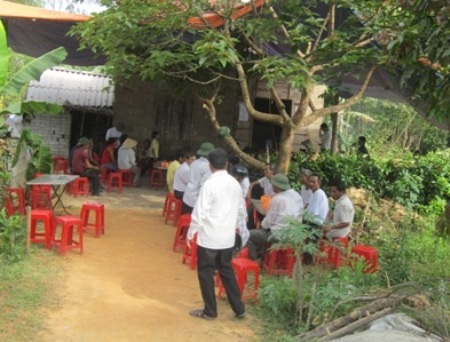 Gia đình tổ chức lễ mai táng cho học sinh xấu số