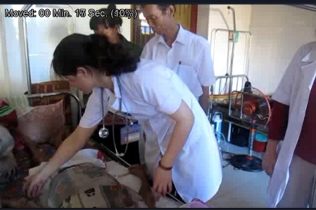 Hơn 88 triệu đồng đến với anh Trần Văn Nuôi - 1 Bác sỹ Cát Hồng Hà, Trưởng khoa Phục hồi chức năng đang trực tiếp thăm khám cho bệnh nhân Nuôi