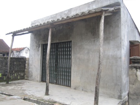 Một gia đình khốn khổ vì bị nghi nuôi “ma thuốc độc” - 4 Quán tạp hóa chị Hương phải đóng của vì không co người đến mua
