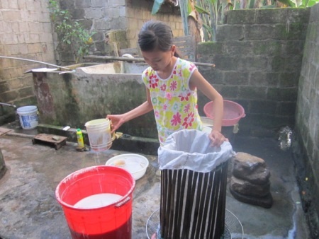 Thương cô bé 15 tuổi bé như học sinh... lớp 5