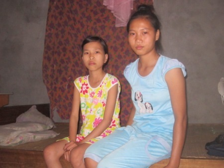 Thương cô bé 15 tuổi bé như học sinh... lớp 5