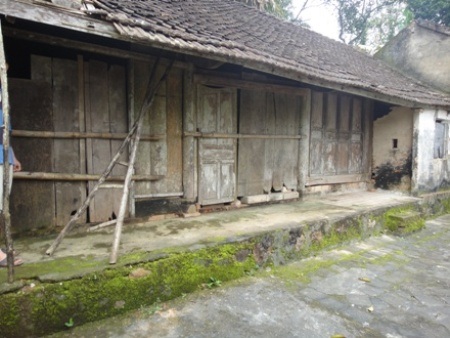 Một số người sống gần căn hầm đã phải chuyển nhà đi ở nơi khác