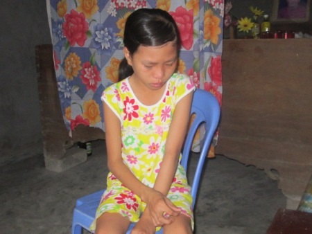 Thương cô bé 15 tuổi bé như học sinh... lớp 5