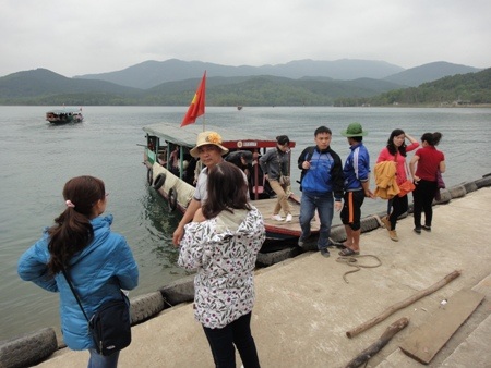 Giá vé đò ngang vẫn giữ nguyên như năm trước