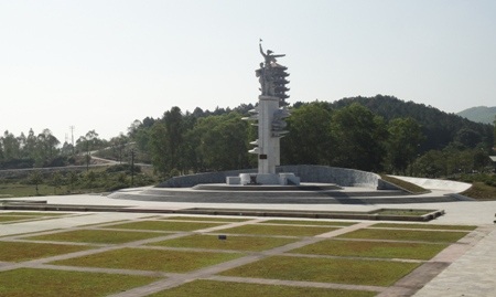 Khu Di tích ngã ba Đồng Lộc Anh hùng