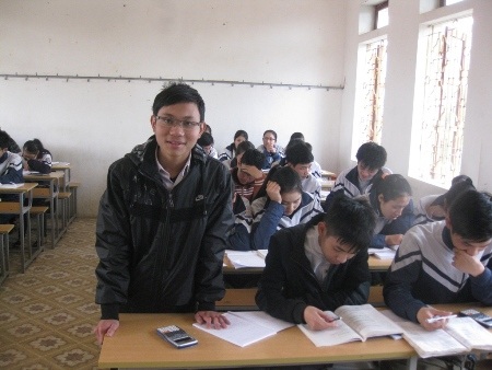 Cậu học trò nghèo học giỏi Toán - 1 Trong lớp, cậu học trò Trần Văn Cường rất chăm phát biểu xây dựng bài
