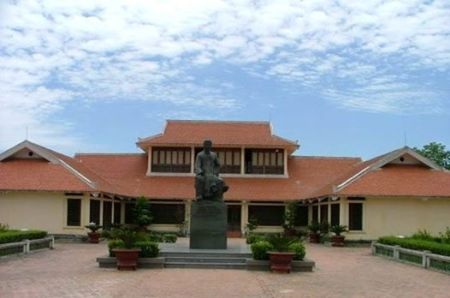 Bức thiết trong việc nâng cao chất lượng nguồn lực du lịch ở Hà Tĩnh - 2 Khu Di tích Nguyễn Du