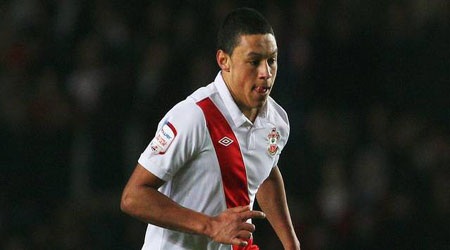 Qua mặt MU và Liverpool, Arsenal sở hữu “sao” trẻ Alex Oxlade-Chamberlain - 1 Qua mặt MU và Liverpool, Arsenal sở hữu “sao” trẻ Alex Oxlade-Chamberlain - 1