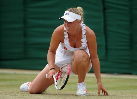 Nhà Williams “sạch bóng”, hạt giống số 1 Wozniacki bị loại - 2