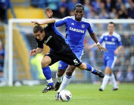 Chelsea thắng vất vả trận mở màn “triều đại” Villas Boas - 1 Chelsea thắng vất vả trận mở màn “triều đại” Villas Boas - 1