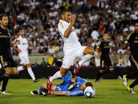 Ronaldo làm nên tuyệt tác, Real Madrid đè bẹp LA Galaxy - 6