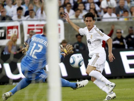 Ronaldo làm nên tuyệt tác, Real Madrid đè bẹp LA Galaxy - 4