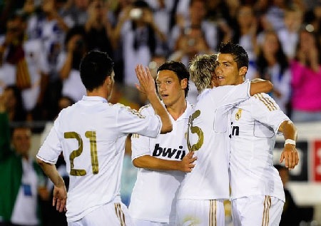 Ronaldo làm nên tuyệt tác, Real Madrid đè bẹp LA Galaxy - 8