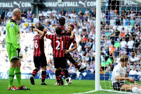 Dzeko lập “siêu hat-trick”, Man City vùi dập Tottenham - 2 Dzeko lập “siêu hat-trick”, Man City vùi dập Tottenham - 2