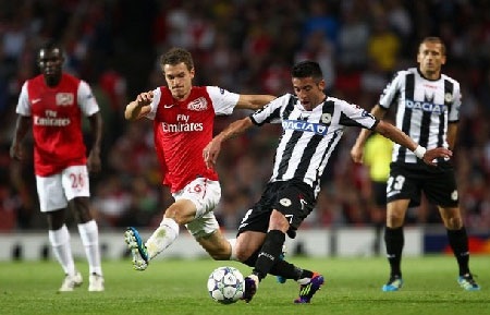 Walcott mang về lợi thế cho Arsenal - 2 Walcott mang về lợi thế cho Arsenal - 2