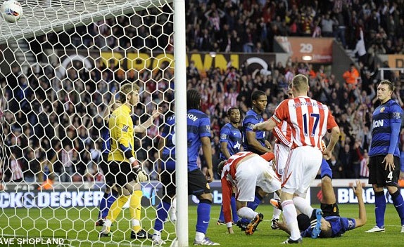 MU “vấp ngã” trước Stoke: Bất ngờ nhưng hợp lý - 2 MU “vấp ngã” trước Stoke: Bất ngờ nhưng hợp lý - 2