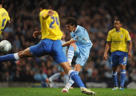 Owen Hargreaves “khai hỏa” giúp Man City thắng trận - 2 Owen Hargreaves “khai hỏa” giúp Man City thắng trận - 2