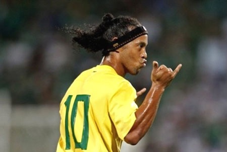Ronaldinho lập công giúp Brazil ngược dòng hạ Mexico - 1 Ronaldinho lập công giúp Brazil ngược dòng hạ Mexico - 1