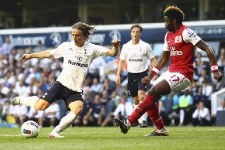 “Pháo thủ” gục ngã tại White Hart Lane - 1 “Pháo thủ” gục ngã tại White Hart Lane - 1