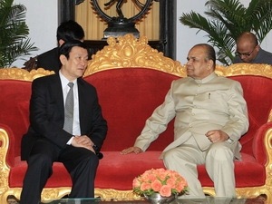 Chủ tịch nước tiếp Thống đốc bang Maharashtra - 1 Chủ tịch nước tiếp Thống đốc bang Maharashtra - 1